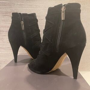VINCE CAMUTO BOOTIES SIZE 7